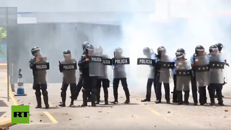 "Diez minutos para una guerra" y la crisis en Honduras se salda con 3 muertos