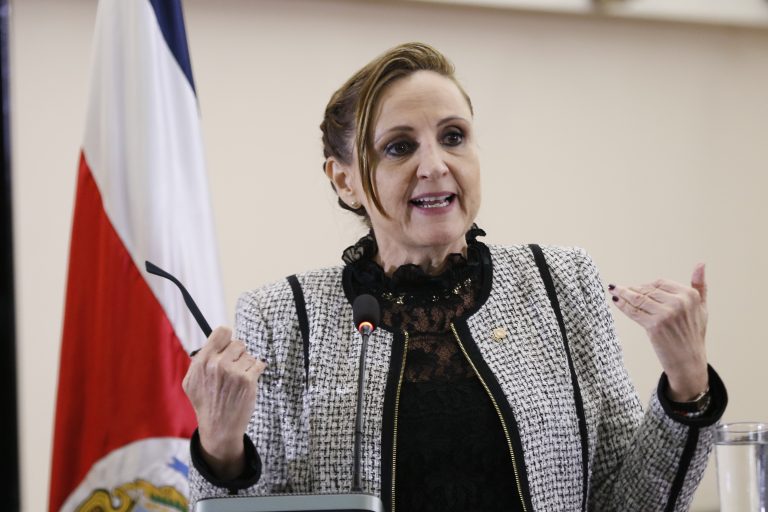 Zoila Volio: "No puedo ser parte de una agrupación que da señales de normalizar la violencia contra las mujeres"