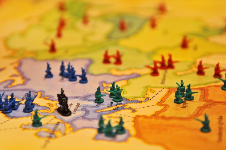 Diputados desechan proyecto para prohibir juegos como Risk, ajedrez y sables de luz de Star Wars