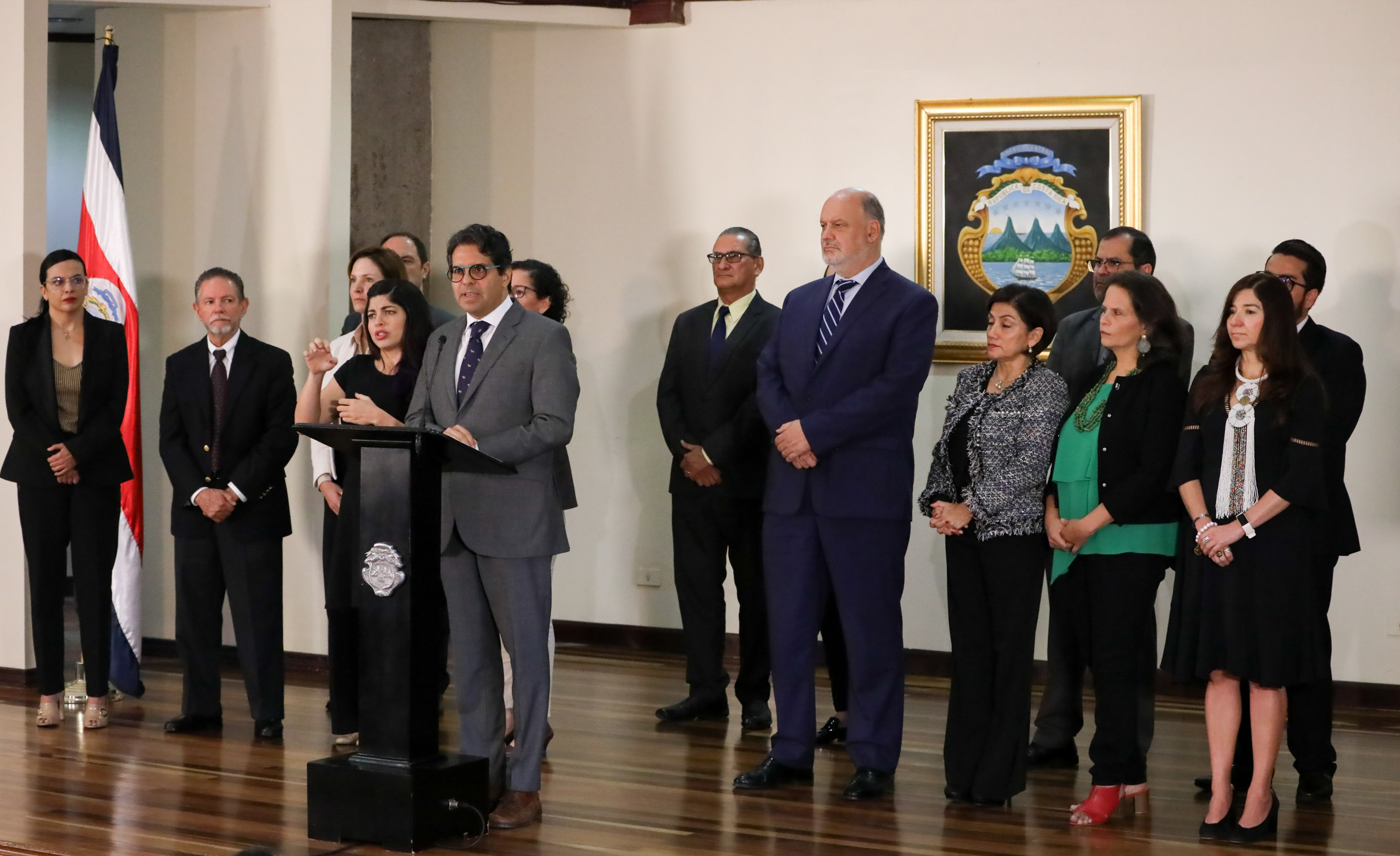 Imagen principal del artículo: Renuncias y protestas sacuden y paralizan el país