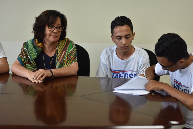 "Movimiento estudiantil" rompe acuerdo y anuncia cierre de colegios para el lunes