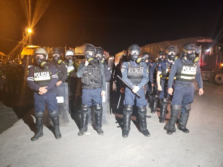Diez detenidos tras operativo para quitar bloqueos en carretera; mayoría de rutas están despejadas