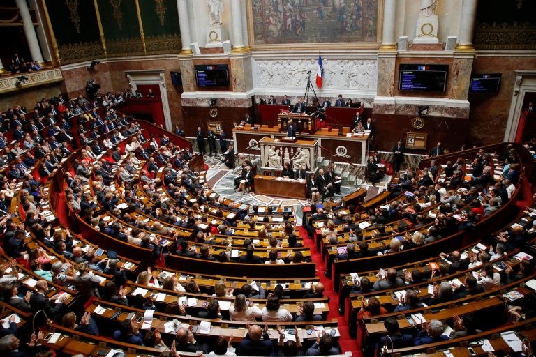 Congreso de Francia tramita ley para obligar al retiro de contenidos de odio en Internet