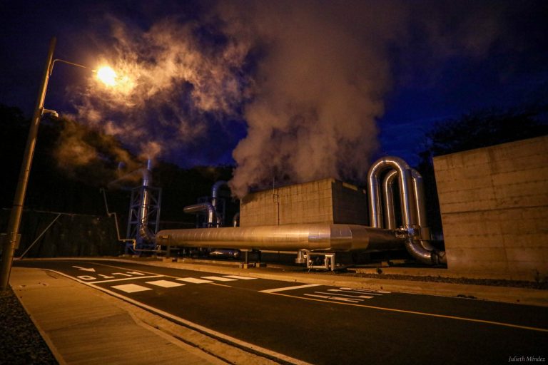 28 grandes empresas firman compromiso para reducir emisiones contaminantes