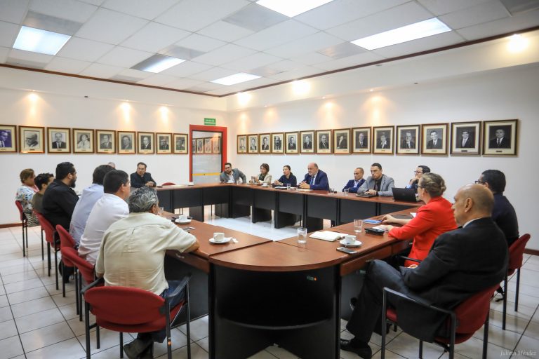 Gobierno llama al diálogo por sectores, Albino exige mesa común y anuncia más bloqueos