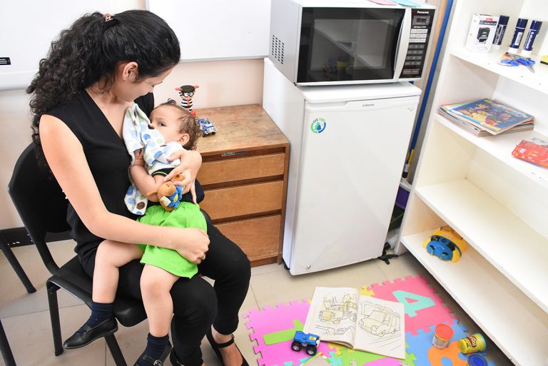 Aprobada en primer debate ley que amplía a 1 año la licencia de lactancia, con posibilidad de prórrogas