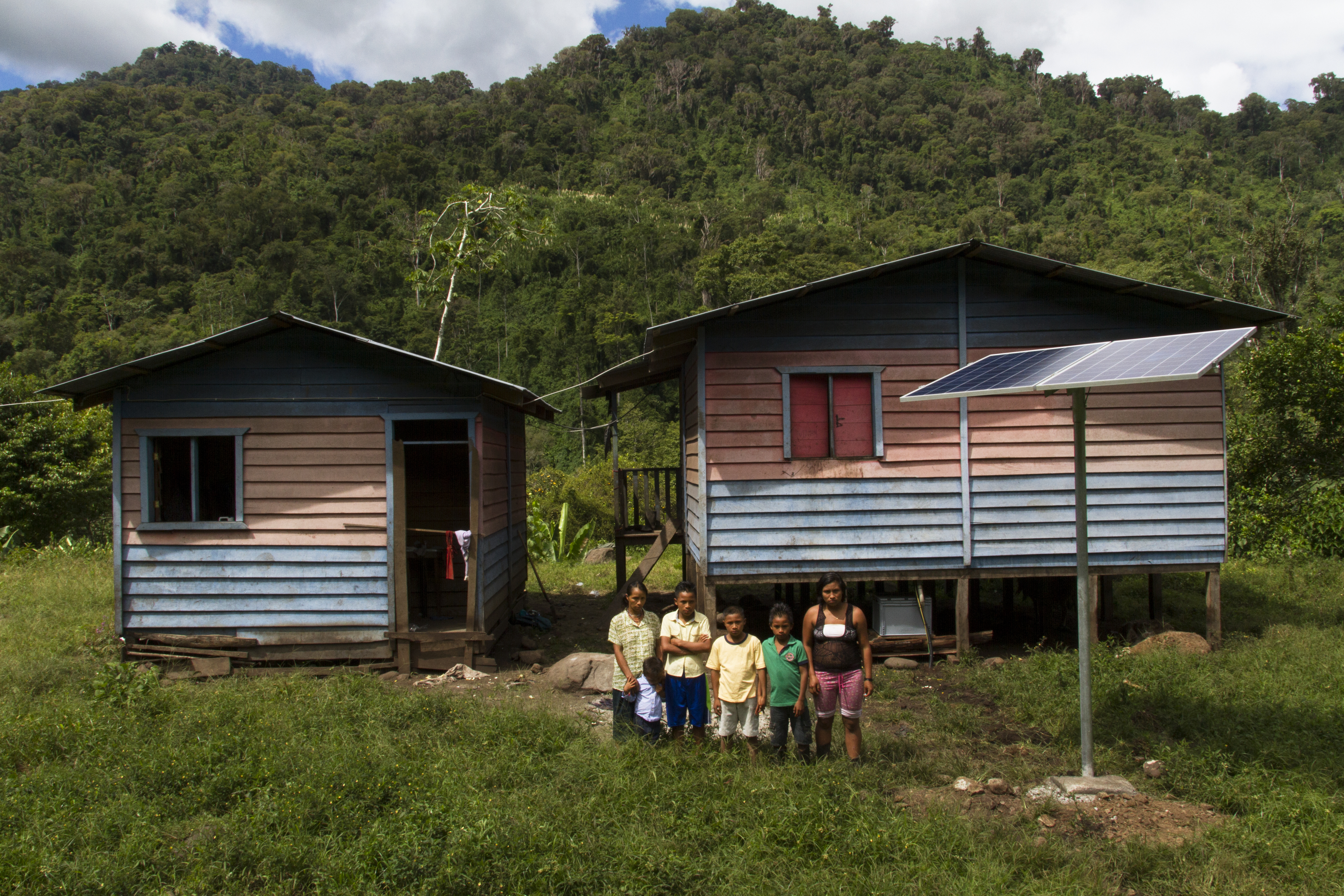 Imagen principal del artículo: Proyecto de energía solar en Talamanca: Love For Life & ADITICA