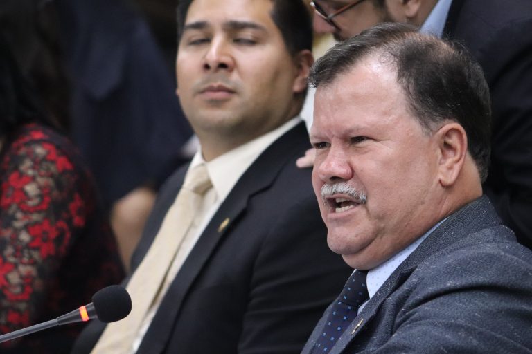 Abelino Esquivel: el diezmo y el descaro