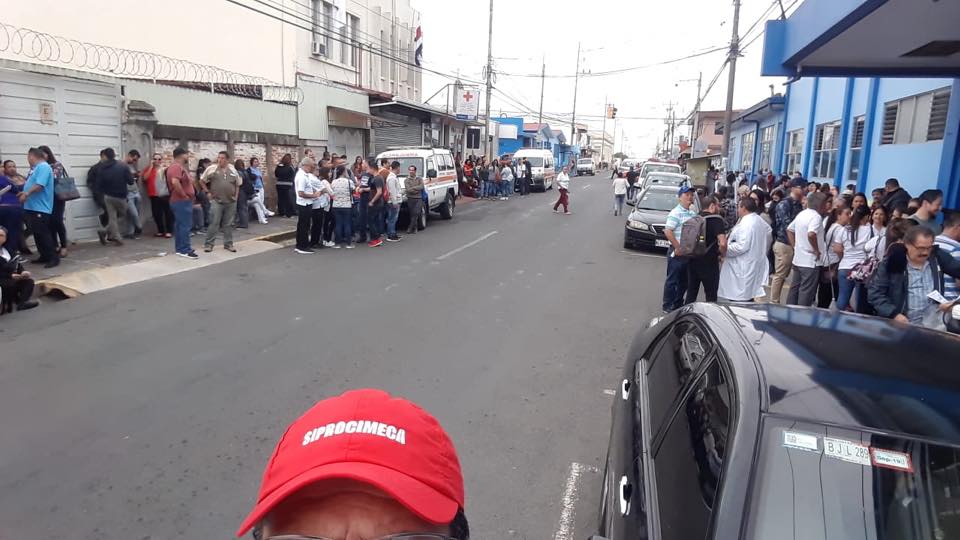 Imagen principal del artículo: ¿Dónde han estado los sindicatos en defensa de la Caja?