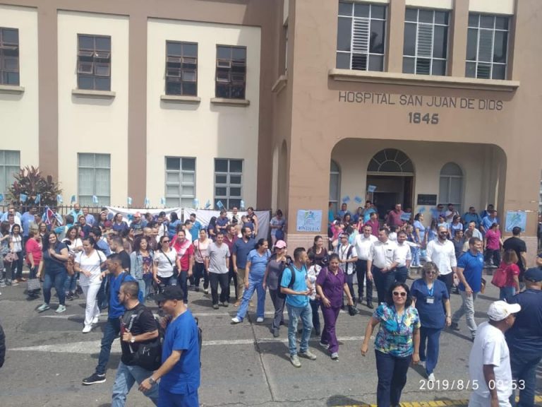 Sindicatos de Salud amenazan con protestas ante "falta de estrategia" para contener la pandemia