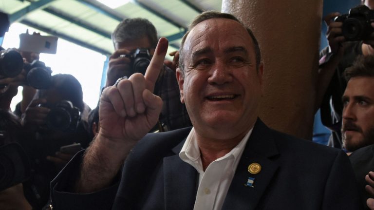 Guatemala endurece hasta por 25 años las condenas por abortar y limita contenido LGTBIQ+ en escuelas