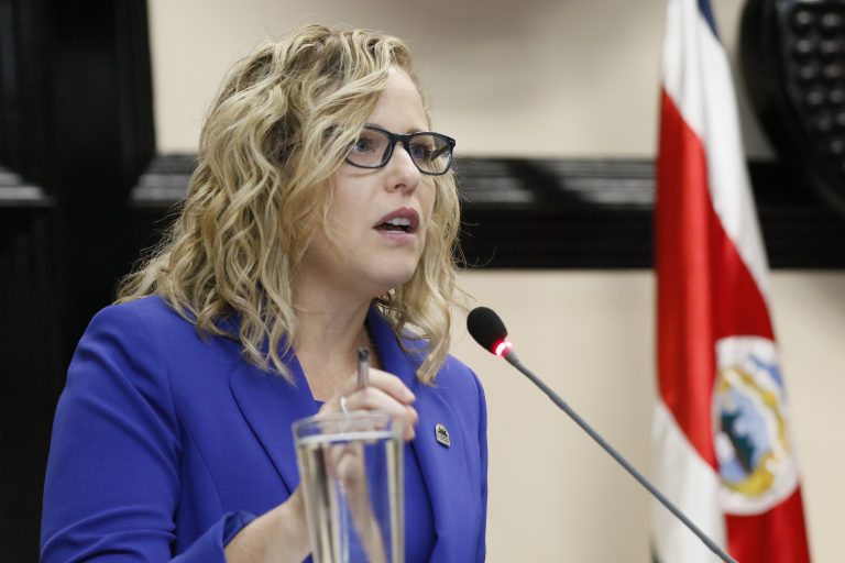 Sindicato de Defensoría denuncia "juicios inquisidores" a trabajadores que protestaron por salida de proyecto VIH