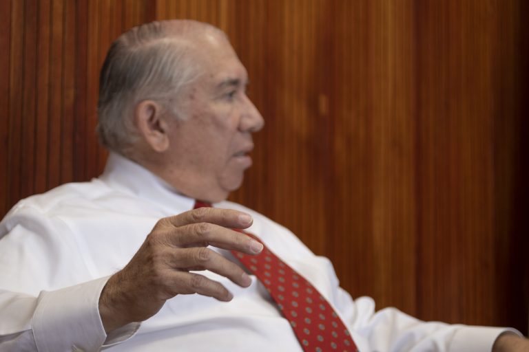 Luis Guillermo Rivas reelecto como magistrado con votación pública del Plenario