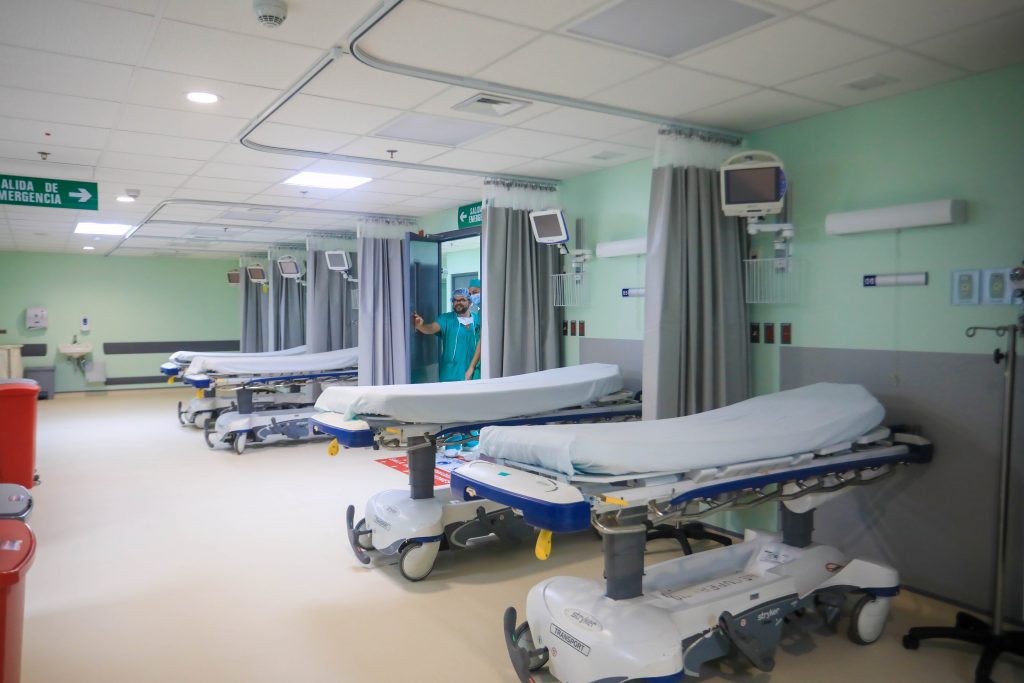 Imagen principal del artículo: CCSS autoriza nombramientos excepcionales en centros médicos contra COVID-19