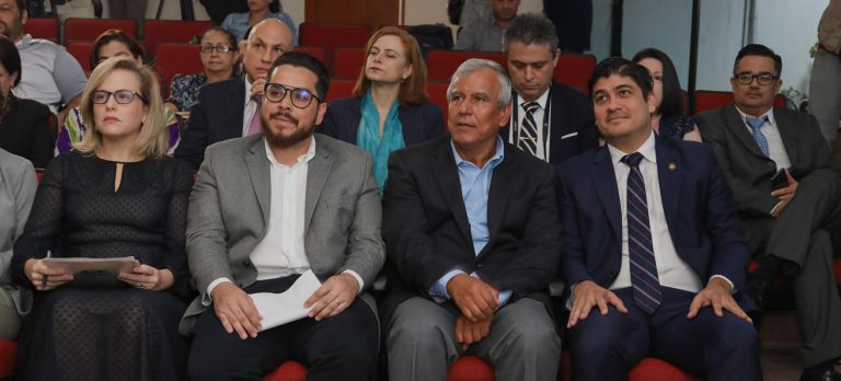 Gobierno tuvo un día complicado, huelga en la CCSS continúa...