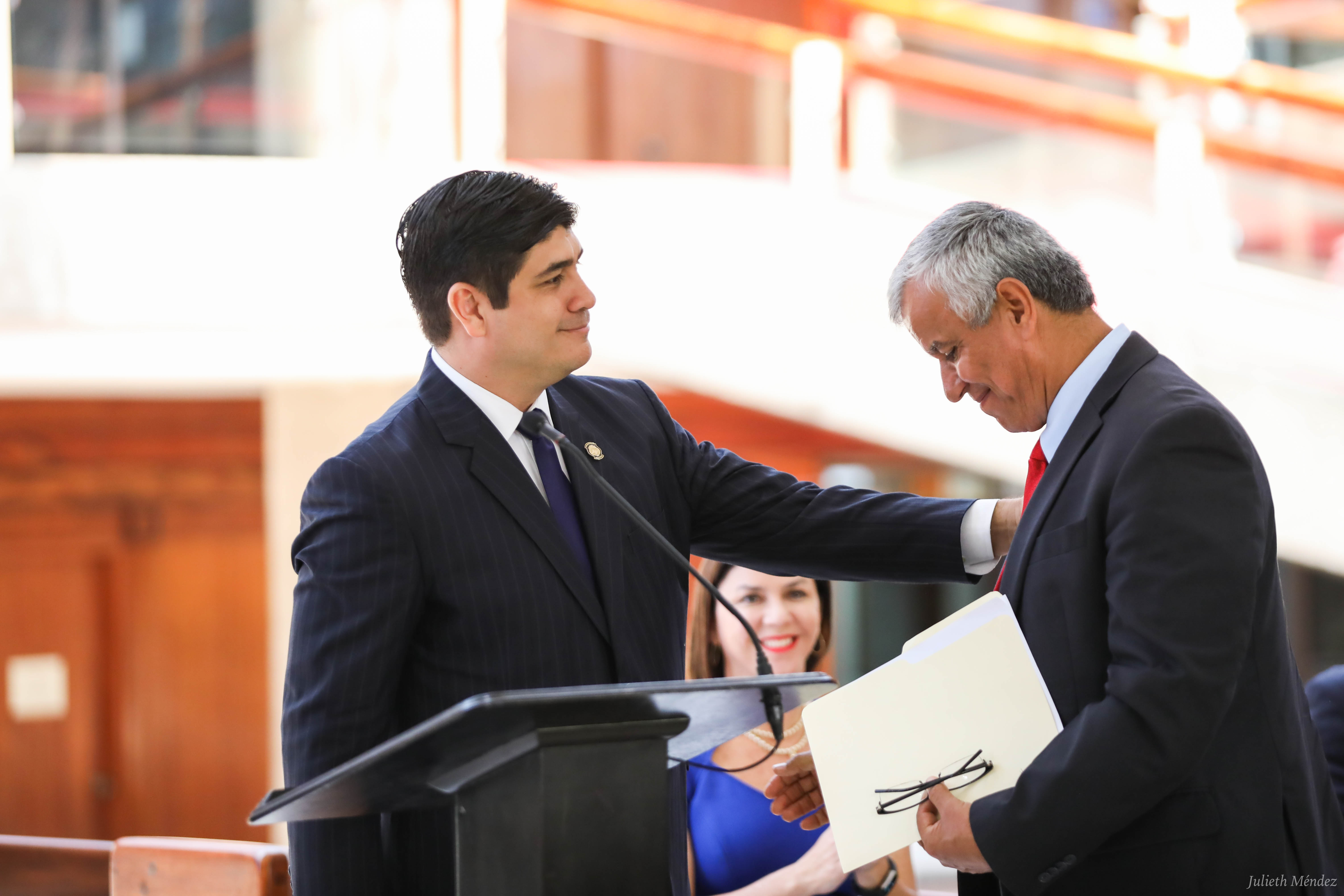 Del diputado-ministro, la huelga en la Caja y los números del desempleo