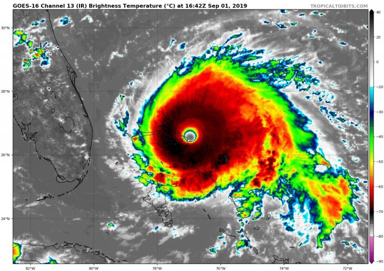 Mientras Trump propone lanzar bombas nucleares a los huracanes, Dorian se dirige a la Costa Este