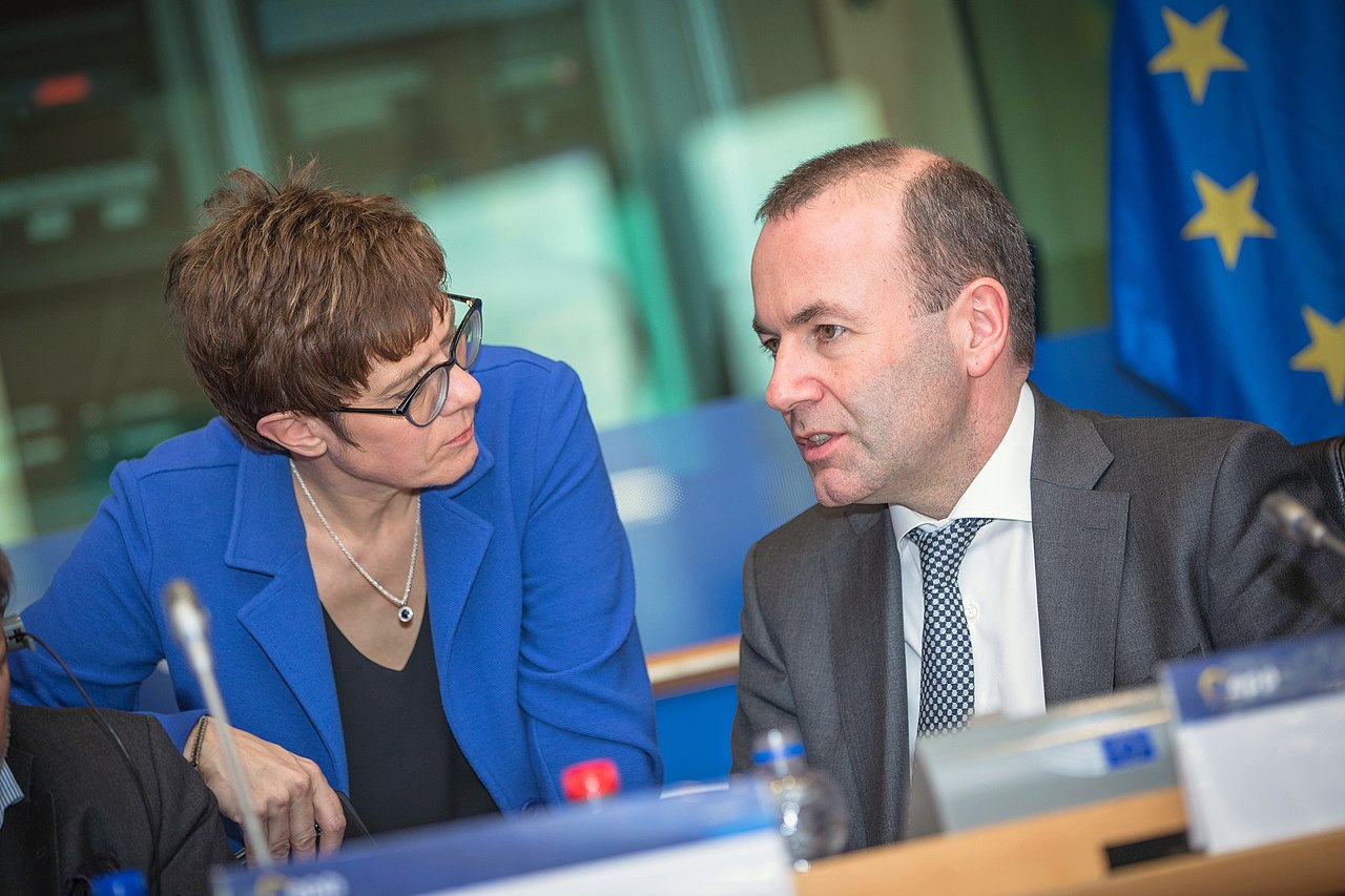 Imagen principal del artículo: Alemania busca zona internacional segura en Siria; Google anuncia “supremacía cuántica”.