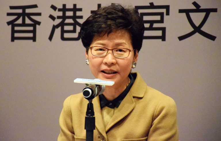 Desmantelan red mundial de pornografía infantil; jefa de gobierno de Hong Kong sale abucheada del Congreso; autoridades europeas a las puertas de un Brexit blando
