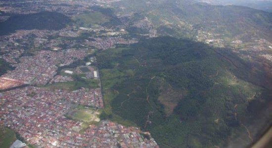 Concejo de Desamparados acoge moción que suspende construcción en las cercanías de la Loma Salitral - Delfino.cr