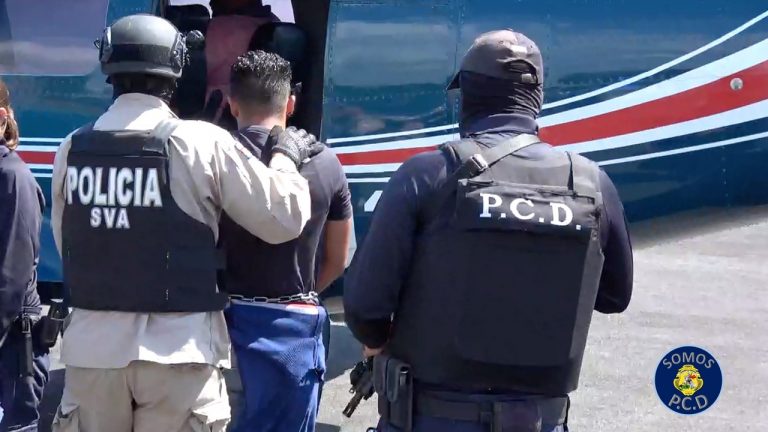 Alvarado alerta de "preocupante dimensión del tránsito de drogas"