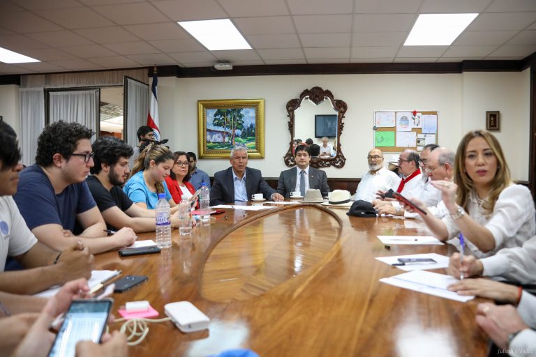 Aquí nunca nadie responde por nada