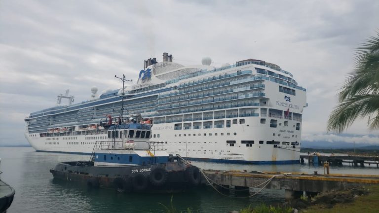 Mañana atraca crucero con 97 costarricenses varados en diferentes partes del  mundo