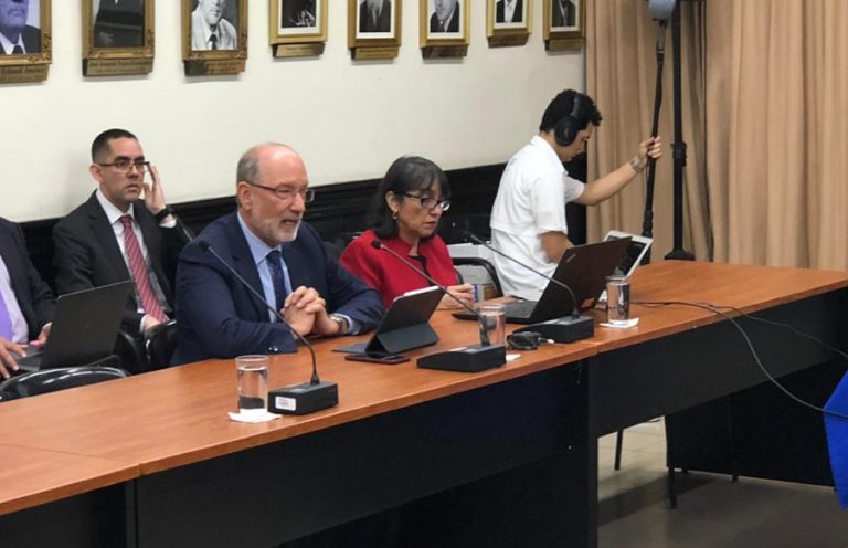 Tensión marca encuentro entre legisladores y rector de la UCR