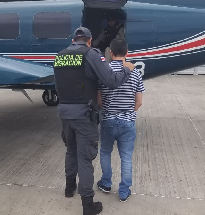 Sacerdote de Sardinal bajo arresto tras abandonar a sobrino en desierto de Arizona