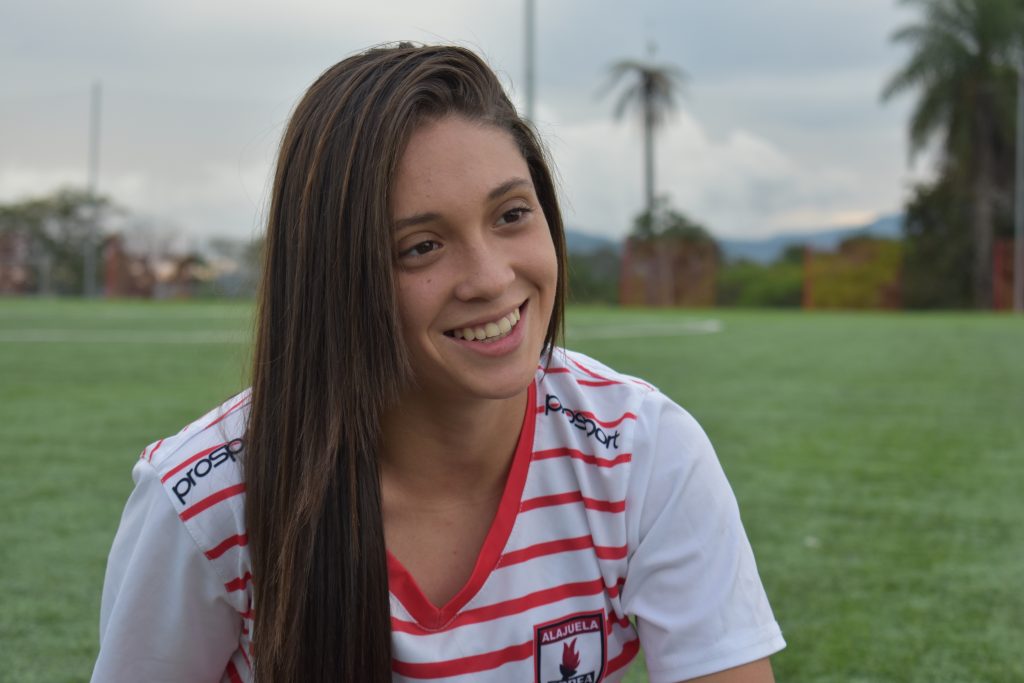Imagen principal del artículo: "Siempre soñé jugar con la Liga y al lado de mi máxima referente" Priscila Chinchilla