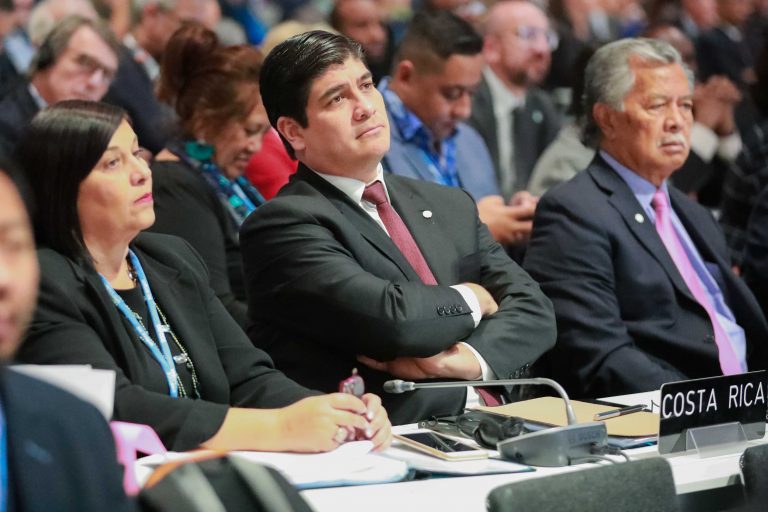 Costa Rica clama por acciones en pro del medio ambiente mientras en casa esperan las piñeras y la pesca de arrastre