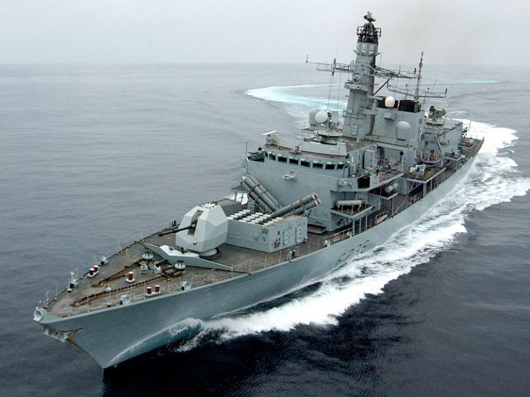 Reino Unido envía dos buques de guerra al golfo Pérsico para "proteger sus intereses"