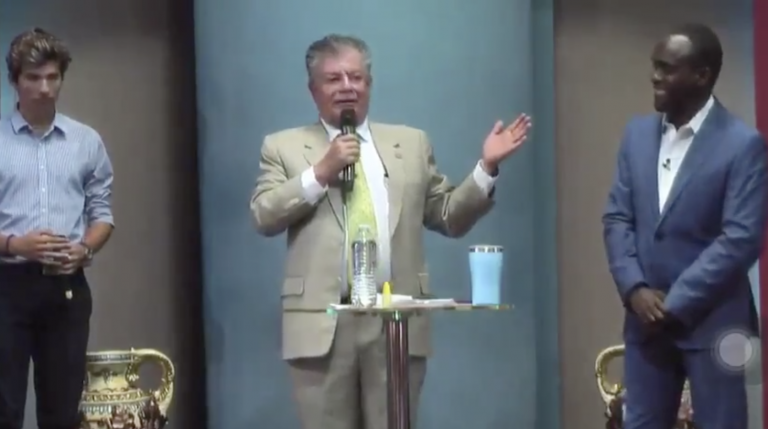 Denuncian a alcalde de Heredia por hacer campaña en iglesia evangélica