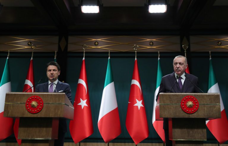 Permanece conflicto en Oriente; Filipinas en alerta por erupción de volcán