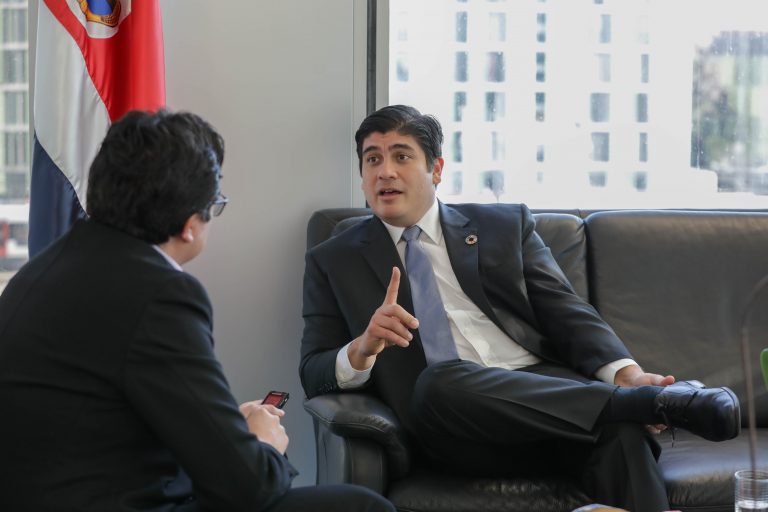 Carlos Alvarado renunciará a la pensión de expresidente