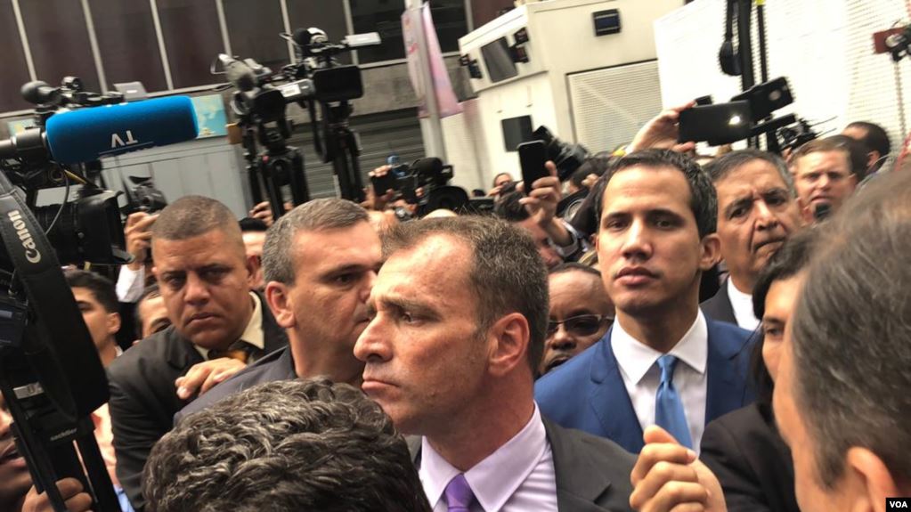 Imagen principal del artículo: Rival de Juan Guaidó se autoproclama presidente de la Asamblea de Venezuela