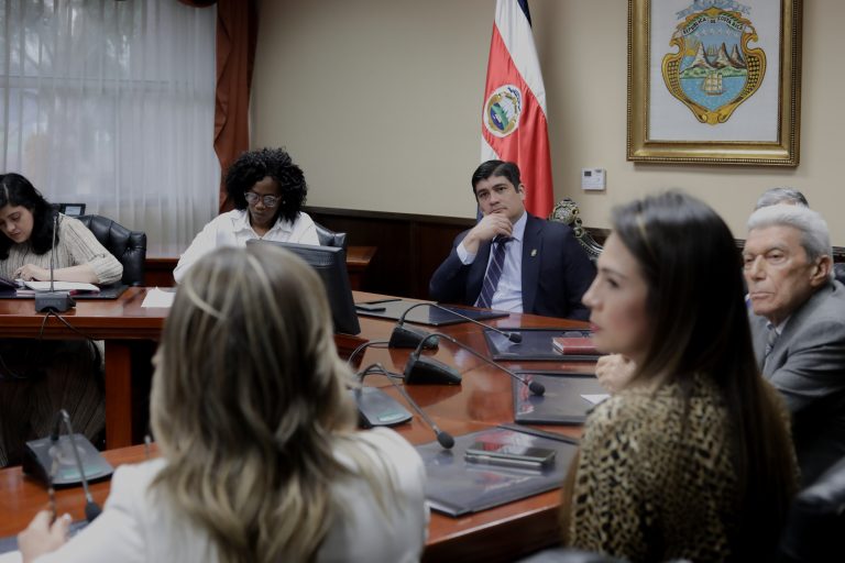 De las pensiones de lujo y la nueva flecha esquivada por los rectores