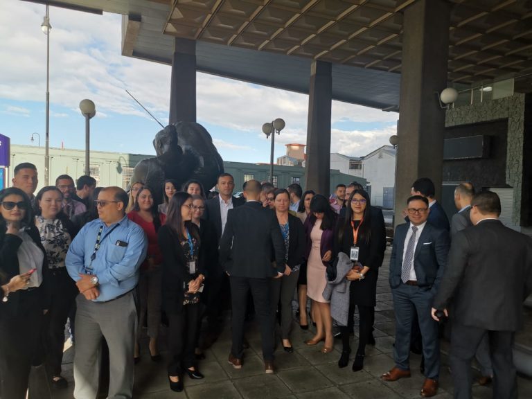 Dirección Jurídica del INS en paro por reinstalación de cuestionada jefa