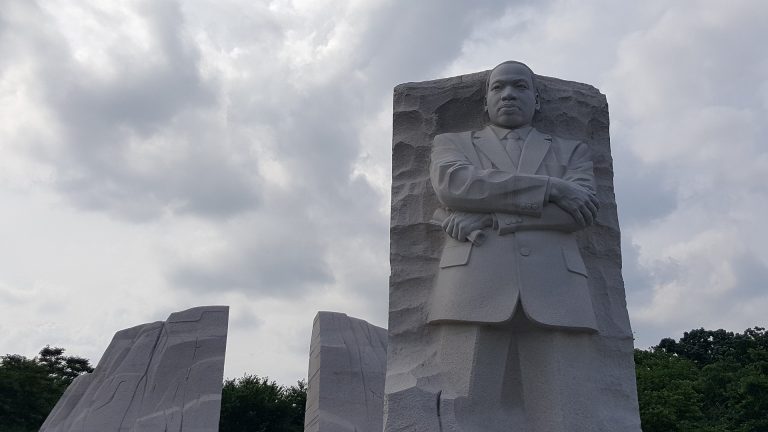 Conmemoración del natalicio de Martin Luther King en Costa Rica: La ley de regulación de las huelgas y el compromiso a la no violencia
