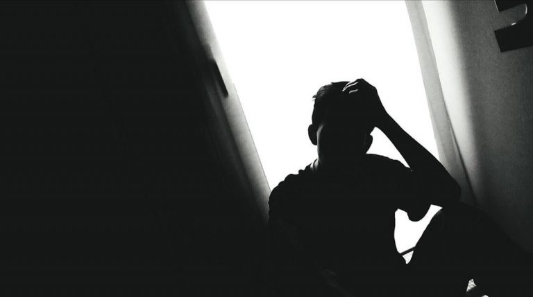 OPS advierte que la pandemia puede exacerbar los factores de riesgo de suicidio