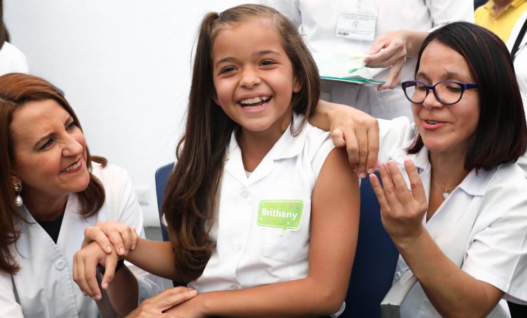 CNVE ordena realizar campañas para fortalecer vacunación de niñas contra VPH y amplía edad hasta los 15 años