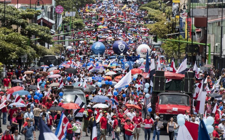Sindicato de Educadores anuncia protesta "e incluso huelga" ante "tozudez" del Gobierno