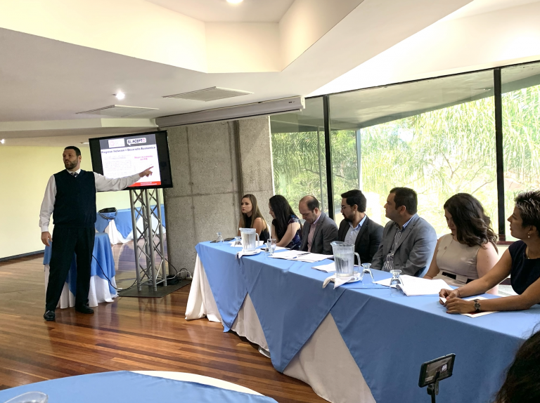Estudio revela millonario impacto económico de matrimonio igualitario
