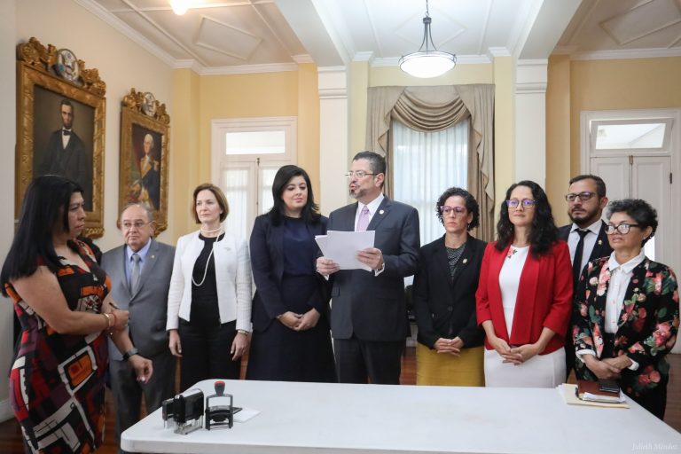 Hacienda propone... la Asamblea dispone