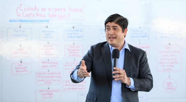 Alvarado molesto por interpretación de Contraloría sobre regla fiscal: la cataloga de "suicidio"