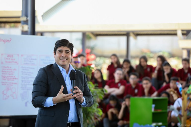 Alvarado: "Sería un suicidio"