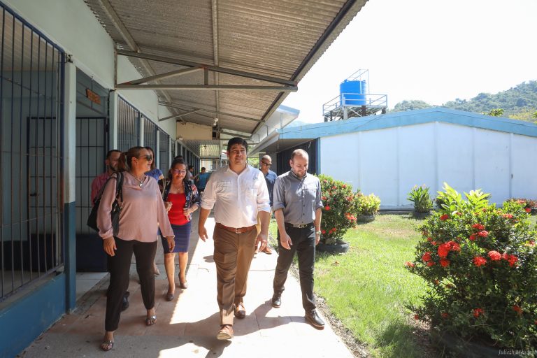 Alvarado a Prendas: "Hay gente que perdió la vergüenza y miente impunemente"