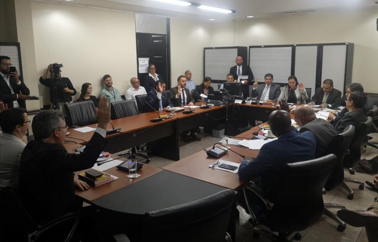 Comisión alcanza acuerdo sobre usura: 39% en tarjetas; 55% para microcréditos