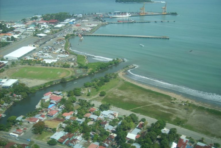 Fiscalía Ambiental pide derribo de 14 construcciones en Limón por invadir área de protección
