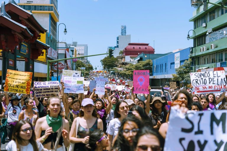 Organizaciones de mujeres defienden al Poder Judicial y rechazan recortes presupuestarios